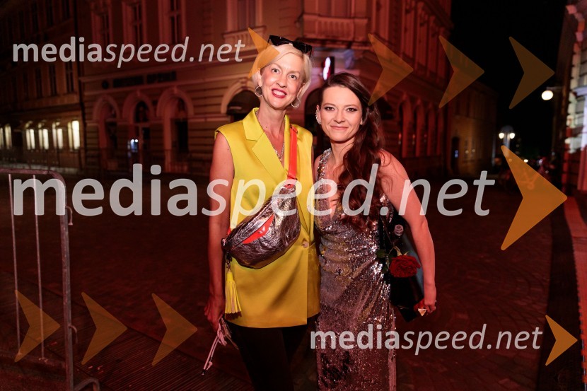  Anja Rebek,  ustanoviteljica, partnerka in kreativna direktorica, Fabulatorij d.o.o.;  Karin Zemljič, pevka, Okustični73. Ljubljana Festival, Poletna noč 2025, otvoritev