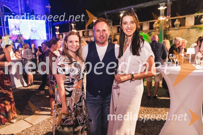  Zekira Marković, Kulturno društvo MariBorke, lastnica restavracije Baščaršija in Sarajevo;  ... ;  Alenka  Husič, pevka, skupina Bepop73. Ljubljana Festival, Poletna noč 2025, otvoritev