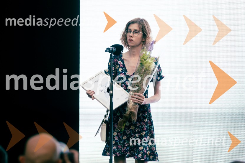  Petruša Golja, literarna kritičarka35. kresnika prejela Ana Schnabl