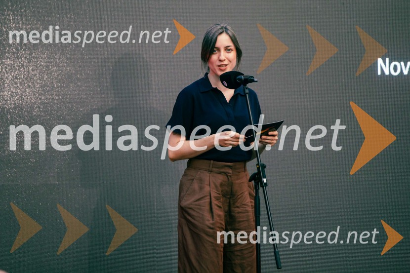  Pia Prezelj, pisateljica, prevajalka in novinarka35. kresnika prejela Ana Schnabl