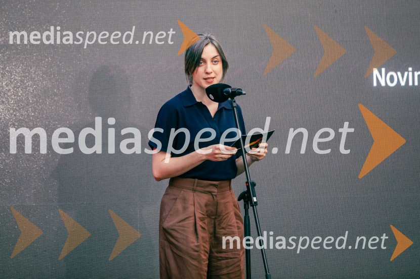  Pia Prezelj, pisateljica, prevajalka in novinarka35. kresnika prejela Ana Schnabl