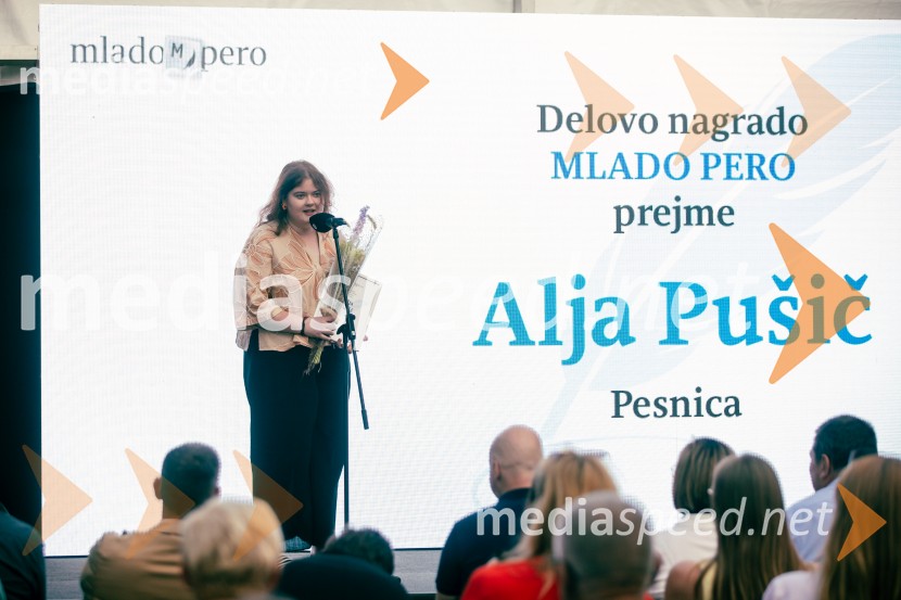  Alja Pušič, glasbenica35. kresnika prejela Ana Schnabl