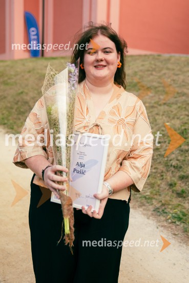  Alja Pušič, glasbenica35. kresnika prejela Ana Schnabl