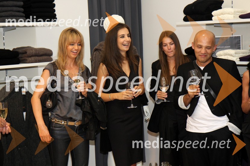 Lidija Šestak Zorič, predsednica društva Sonček, Marija Pandrc, izvršna direktorica podjetja Rašica, ... in Zoran Garevski, modni oblikovalecRašica, otvoritev prodajalne v Europarku