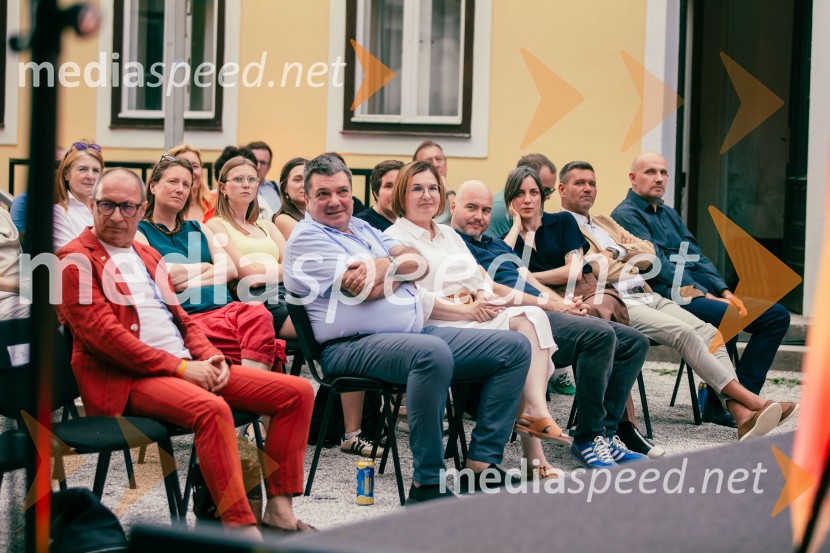 35. kresnika prejela Ana Schnabl