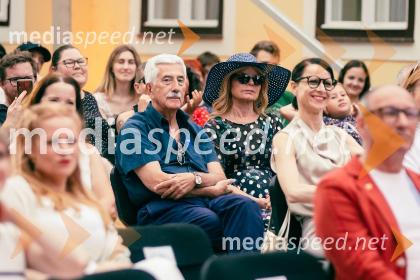  Rajko Kotnik, bivši poslovni direktor Cankarjevega doma, dosedanji predsednik Lions kluba Ljubljana Rožnik;  Darja Kuhar Kotnik, soustanoviteljica in podpredsednica Društva za zdravje naroda35. kresnika prejela Ana Schnabl