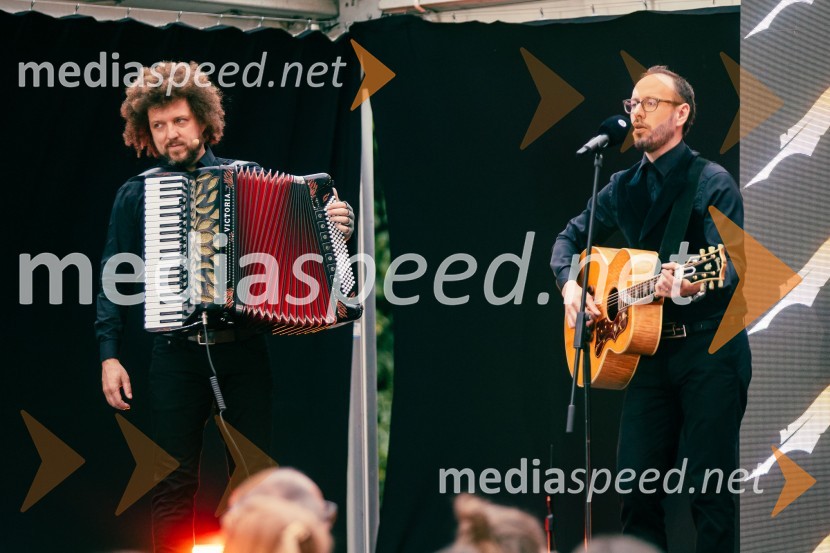  Janez Dovč, glasbenik;  Gregor Volk, skupina Leni Kravac35. kresnika prejela Ana Schnabl