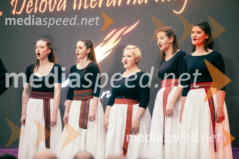 pevska skupina Maroltovke35. kresnika prejela Ana Schnabl