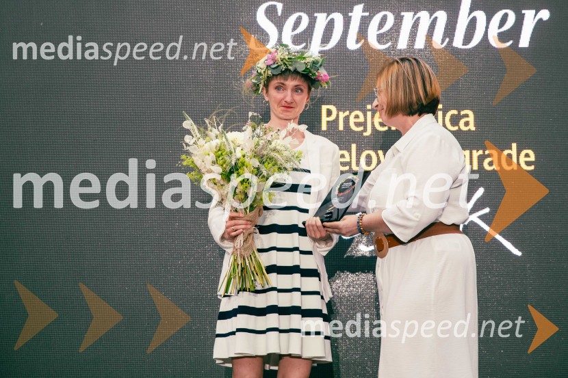  Ana  Schnabl, pisateljica;  Nataša  Luša, direktorica družbe Delo d.o.o.35. kresnika prejela Ana Schnabl