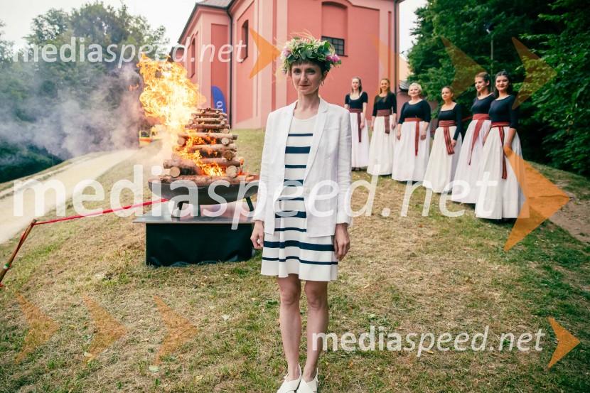  Ana  Schnabl, pisateljica35. kresnika prejela Ana Schnabl