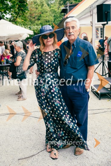  Darja Kuhar Kotnik, soustanoviteljica in podpredsednica Društva za zdravje naroda;  Rajko Kotnik, bivši poslovni direktor Cankarjevega doma, dosedanji predsednik Lions kluba Ljubljana Rožnik35. kresnika prejela Ana Schnabl