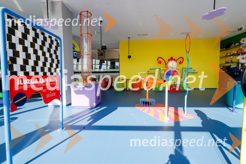 ODISEJA odpira svoja vrata