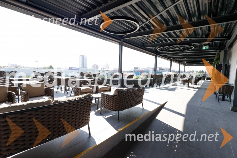 ODISEJA odpira svoja vrata