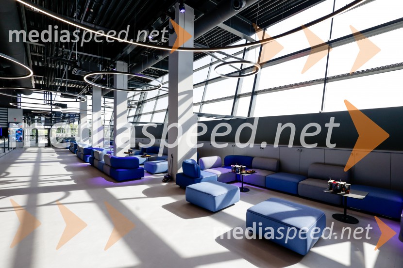 ODISEJA odpira svoja vrata