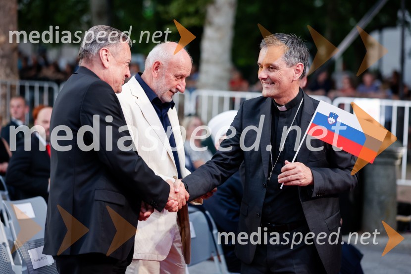  Zoran Janković, župan, Mestna občina Ljubljana;  ... Osrednja slovesnost ob 34. dnevu državnosti na Kongresnem trgu