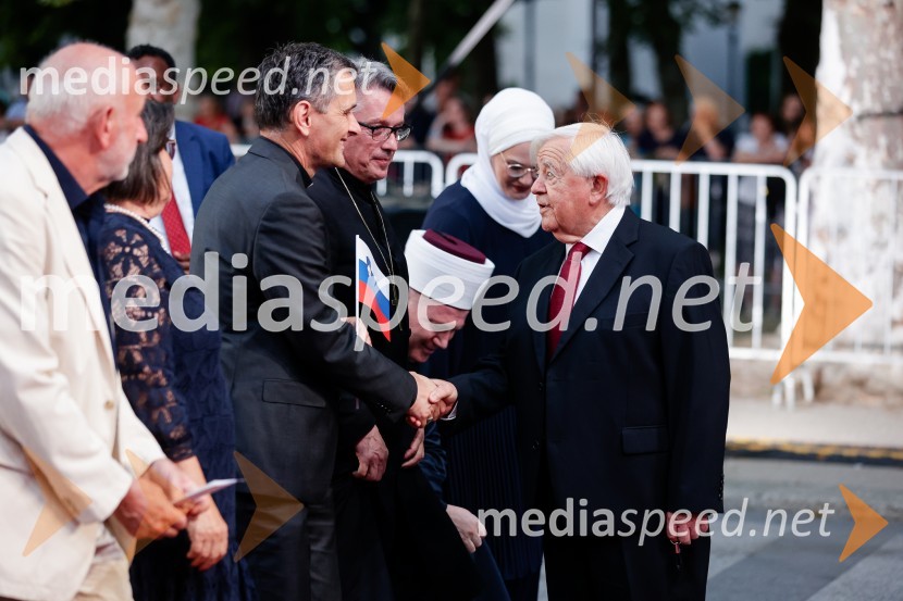  ... ;  Milan Kučan, nekdanji predsednik Republike SlovenijeOsrednja slovesnost ob 34. dnevu državnosti na Kongresnem trgu