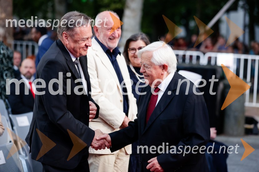  Zoran Janković, župan, Mestna občina Ljubljana;  Milan Kučan, nekdanji predsednik Republike SlovenijeOsrednja slovesnost ob 34. dnevu državnosti na Kongresnem trgu