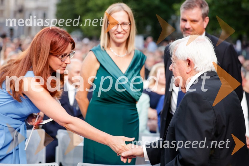  ... ;  Milan Kučan, nekdanji predsednik Republike SlovenijeOsrednja slovesnost ob 34. dnevu državnosti na Kongresnem trgu