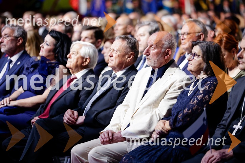  ... ;  Milan Kučan, nekdanji predsednik Republike Slovenije;  Zoran Janković, župan, Mestna občina Ljubljana;  ... ;  ... Osrednja slovesnost ob 34. dnevu državnosti na Kongresnem trgu