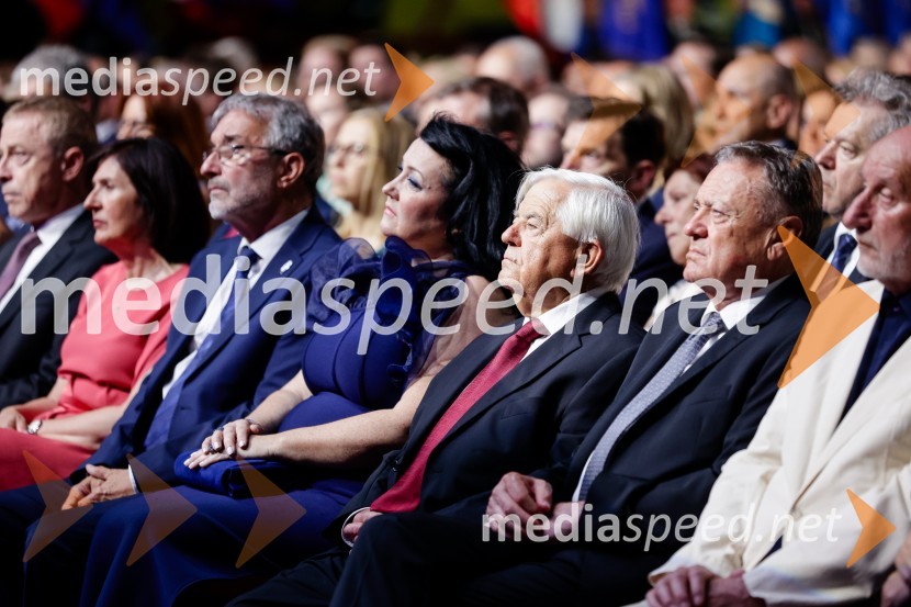  ... ;  ... ;  Milan Kučan, nekdanji predsednik Republike Slovenije;  Zoran Janković, župan, Mestna občina LjubljanaOsrednja slovesnost ob 34. dnevu državnosti na Kongresnem trgu