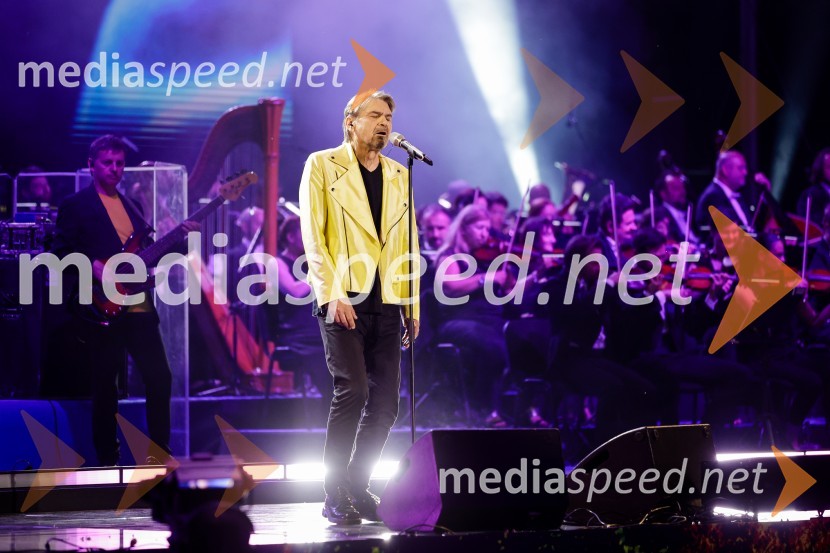  Marko Vuksanović, pevec, skupina AvtomobiliOsrednja slovesnost ob 34. dnevu državnosti na Kongresnem trgu