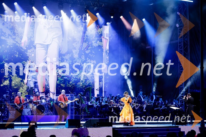  Katarina Samobor, vokal, skupina TabuOsrednja slovesnost ob 34. dnevu državnosti na Kongresnem trgu