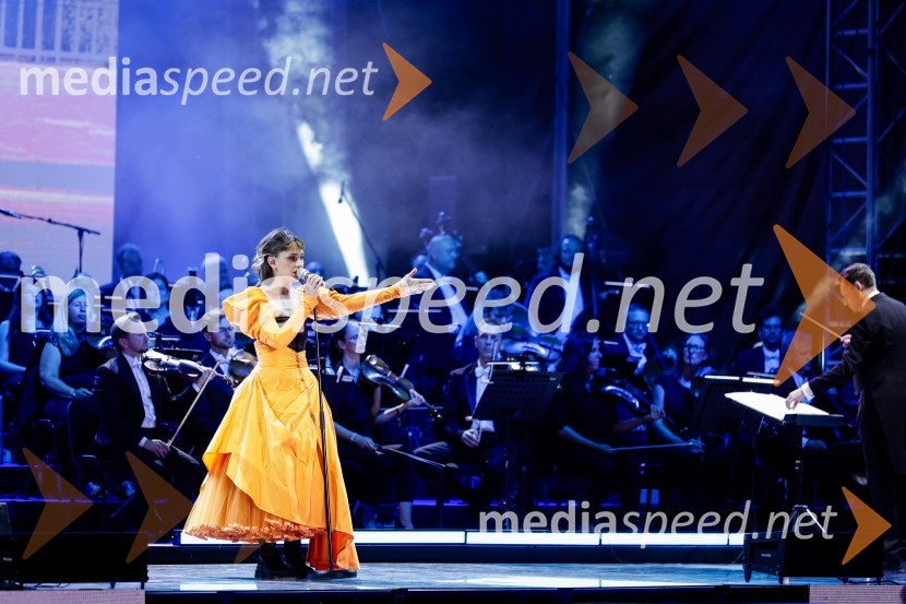  Katarina Samobor, vokal, skupina TabuOsrednja slovesnost ob 34. dnevu državnosti na Kongresnem trgu