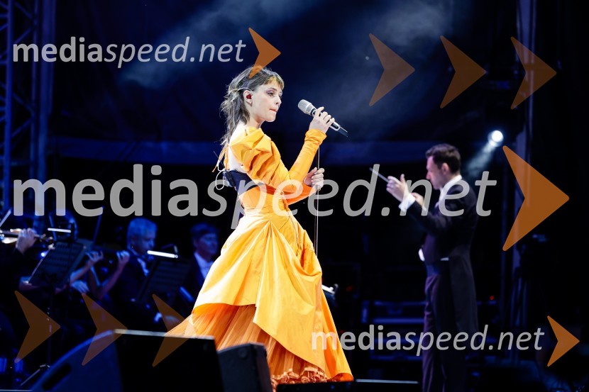  Katarina Samobor, vokal, skupina TabuOsrednja slovesnost ob 34. dnevu državnosti na Kongresnem trgu