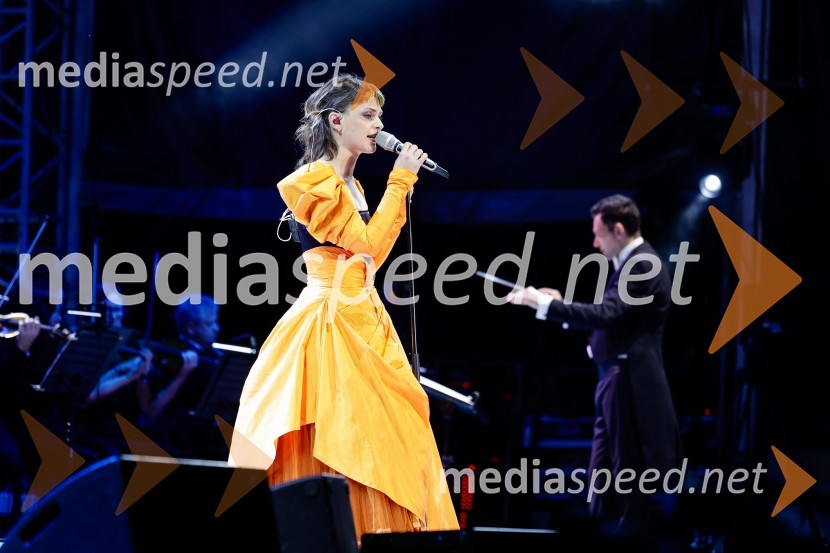  Katarina Samobor, vokal, skupina TabuOsrednja slovesnost ob 34. dnevu državnosti na Kongresnem trgu