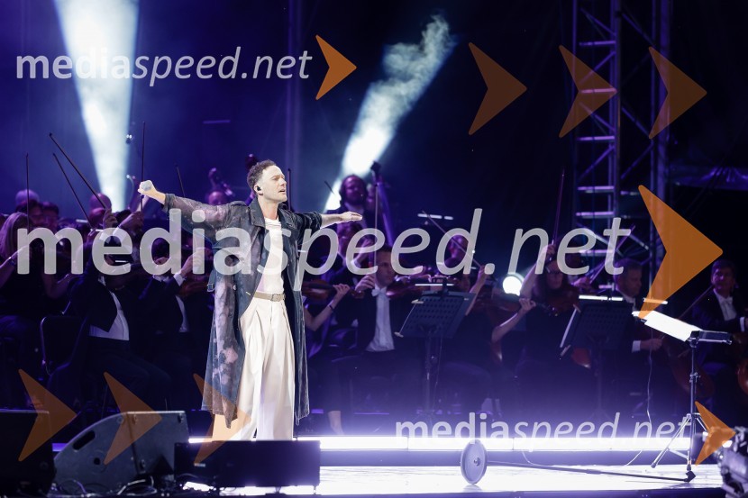  Klemen Slakonja, igralec, komik in TV voditeljOsrednja slovesnost ob 34. dnevu državnosti na Kongresnem trgu