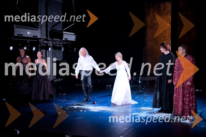 Priklon igralcevCenci, premiera v Mestnem gledališu ljubljanskem (MGL)