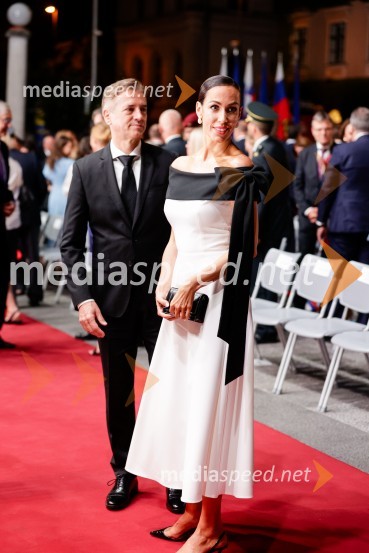 dr. Robert Golob, predsednik vlade RS;  Tina Gaber, fotomodelOsrednja slovesnost ob 34. dnevu državnosti na Kongresnem trgu