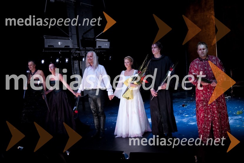 Priklon igralcevCenci, premiera v Mestnem gledališu ljubljanskem (MGL)