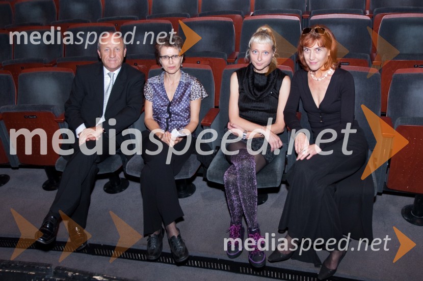 Branko Pavlin, predsednik uprave časopisne hiše Dnevnik, Tanja Lesničar Pučko, novinarka, Petra Veber Rojnik, igralka in dobitnica nagrade za najboljšo ustvarjalko MGL v pretekli sezoni in Barbara Hieng Samobor, direktorica in programski vodja MGLCenci, premiera v Mestnem gledališu ljubljanskem (MGL)