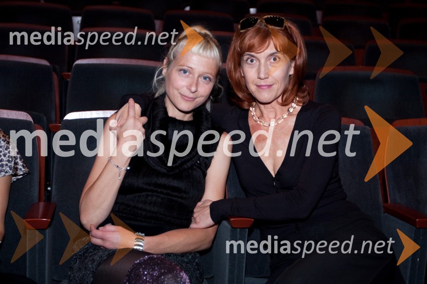 Petra Veber Rojnik, igralka in dobitnica nagrade za najboljšo ustvarjalko MGL v pretekli sezoni in Barbara Hieng Samobor, direktorica in programski vodja MGL  	 
Cenci, premiera v Mestnem gledališu ljubljanskem (MGL)