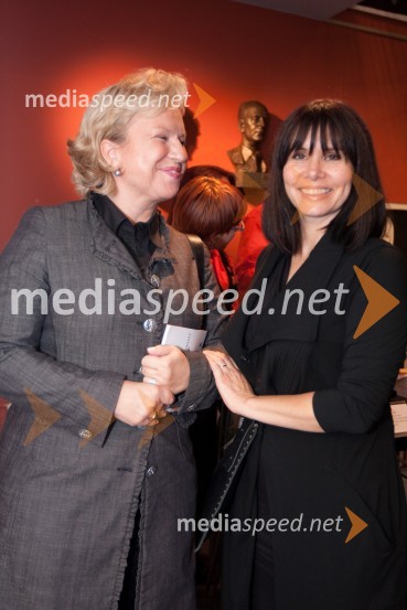 Sabrina Pečelin, vodja službe za odnose z javnostmi pri Porsche Slovenija d.o.o. in Zdenka VošnjakCenci, premiera v Mestnem gledališu ljubljanskem (MGL)