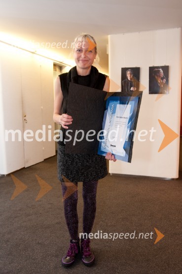 Petra Veber Rojnik, igralka in dobitnica nagrade za najboljšo ustvarjalko MGL v pretekli sezoniCenci, premiera v Mestnem gledališu ljubljanskem (MGL)