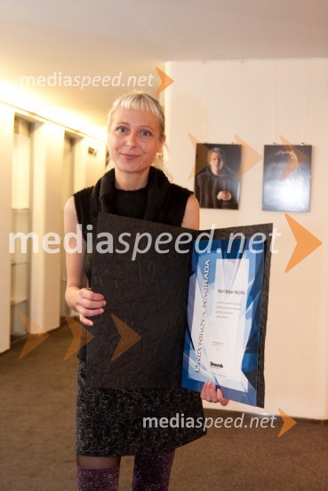 Petra Veber Rojnik, igralka in dobitnica nagrade za najboljšo ustvarjalko MGL v pretekli sezoniCenci, premiera v Mestnem gledališu ljubljanskem (MGL)