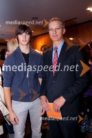 Igor Lukšič, minister za šolstvo in šport s sinomCenci, premiera v Mestnem gledališu ljubljanskem (MGL)
