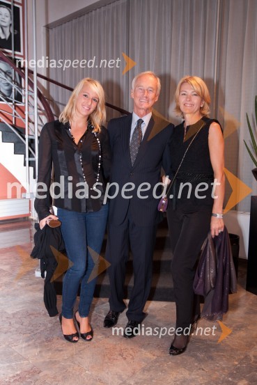 Janez Pergar, predsednik upravnega odbora podjetja Kompas d.d. in njegova soproga Nevenka Črešnar Pergar, lastnica in direktorica podjetja NP Consulting in hčerka KajaCenci, premiera v Mestnem gledališu ljubljanskem (MGL)