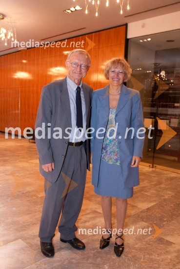 Doro Hvalica, vodja pogajalske skupine javnega sektorja in njegova soproga Cvetka ZavršnikCenci, premiera v Mestnem gledališu ljubljanskem (MGL)