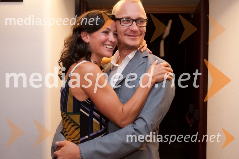 Simona Belle, služba za stike z javnostmi MGL in  Uroš Smolej, igralecCenci, premiera v Mestnem gledališu ljubljanskem (MGL)