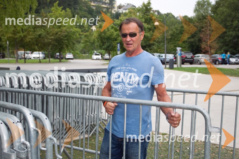 Poslovil se je prvi urednik Slovenskih novic Tine Guzej