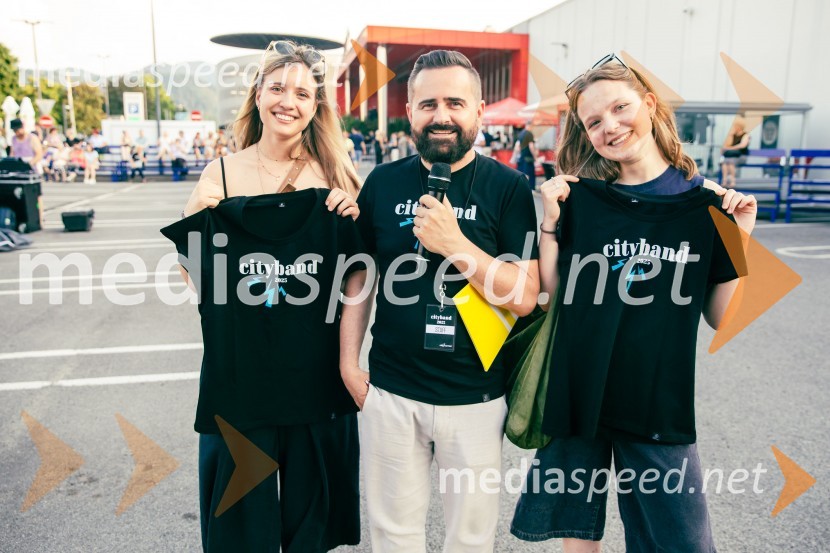  Lia Belšak, pevka;  Janko Simon Klanfer, urednik, Radio Fantasy;  Naja  Skuhala ŽajaVeliki koncert Magnifica ob 15-letnici Citybanda