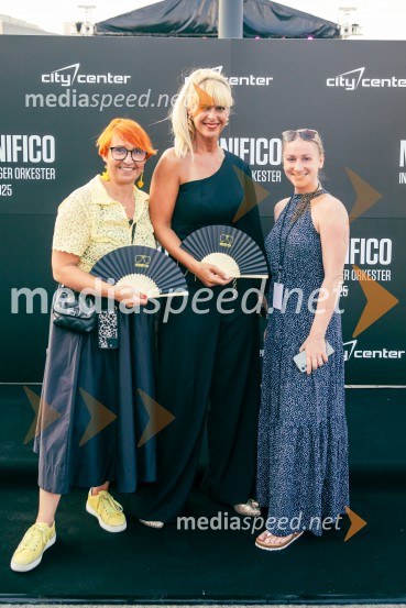  Nena Horvat, vodja marketinga Citycenter Celje;  Darja Lesjak, center manager, Citycenter Celje;  ... Veliki koncert Magnifica ob 15-letnici Citybanda
