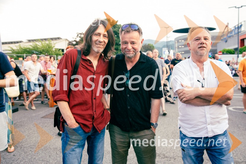  Davor Klarič, klaviature, skupina MI2; dr. Tone Kregar, zgodovinar, pevec Mi2, direktor Muzeja novejše zgodovine Celje;  ... Veliki koncert Magnifica ob 15-letnici Citybanda