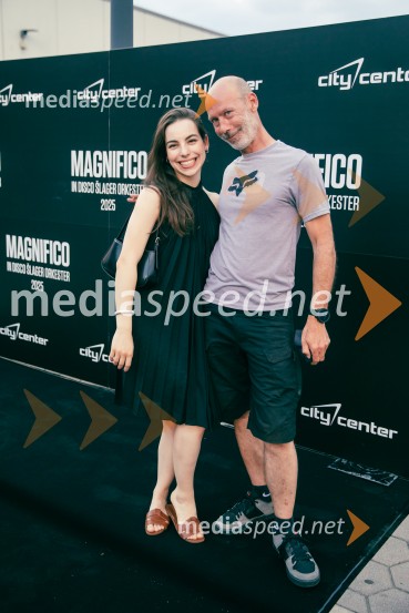   Anastasija Jović , novinarka, POP TV;  ... Veliki koncert Magnifica ob 15-letnici Citybanda