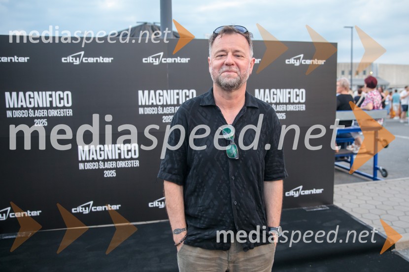 dr. Tone Kregar, zgodovinar, pevec Mi2, direktor Muzeja novejše zgodovine CeljeVeliki koncert Magnifica ob 15-letnici Citybanda