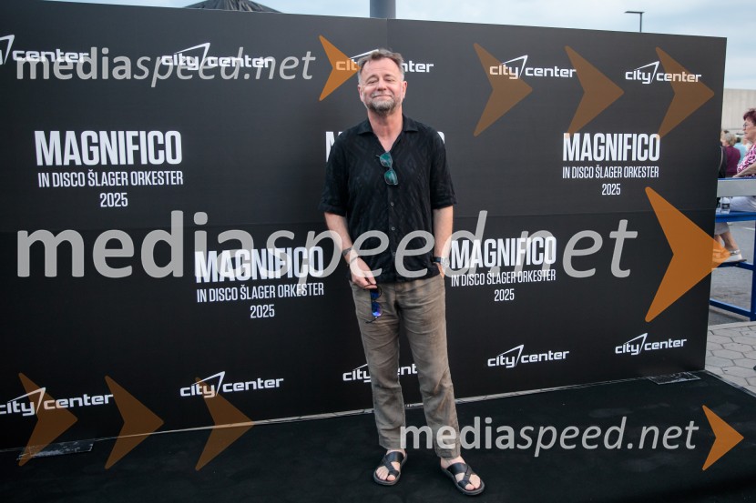 dr. Tone Kregar, zgodovinar, pevec Mi2, direktor Muzeja novejše zgodovine CeljeVeliki koncert Magnifica ob 15-letnici Citybanda