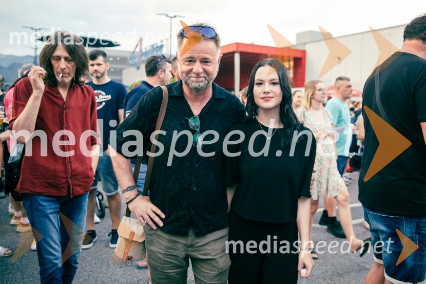  ... ;  ... ; dr. Tone Kregar, zgodovinar, pevec Mi2, direktor Muzeja novejše zgodovine Celje;  Zara KregarVeliki koncert Magnifica ob 15-letnici Citybanda